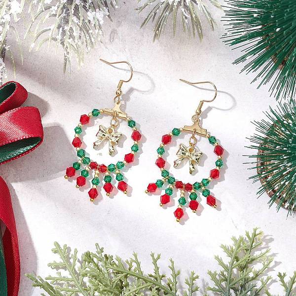 Boucles d'oreilles pendantes en perles de verre faites à la main sur le thème de Noël