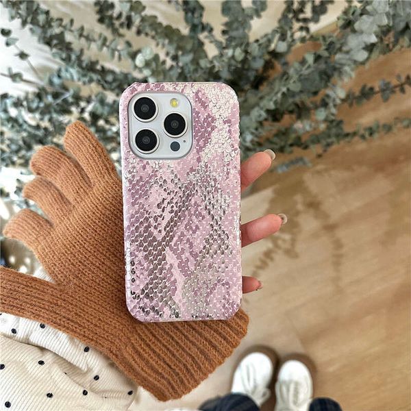 Hot stamping irregular leather pattern suitable for iPhone 15 Pro Max iPhone 16 plus phone half pack hard case 12 internet celebrities