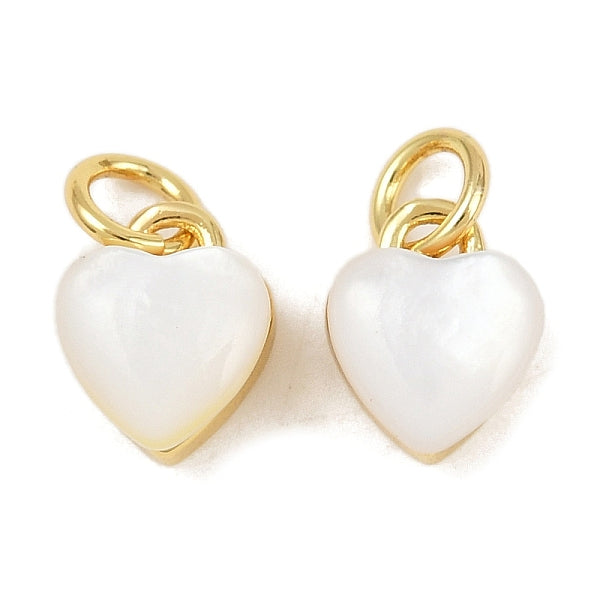 Dijes de corazón de concha blanca natural pavé de latón con anillos de salto