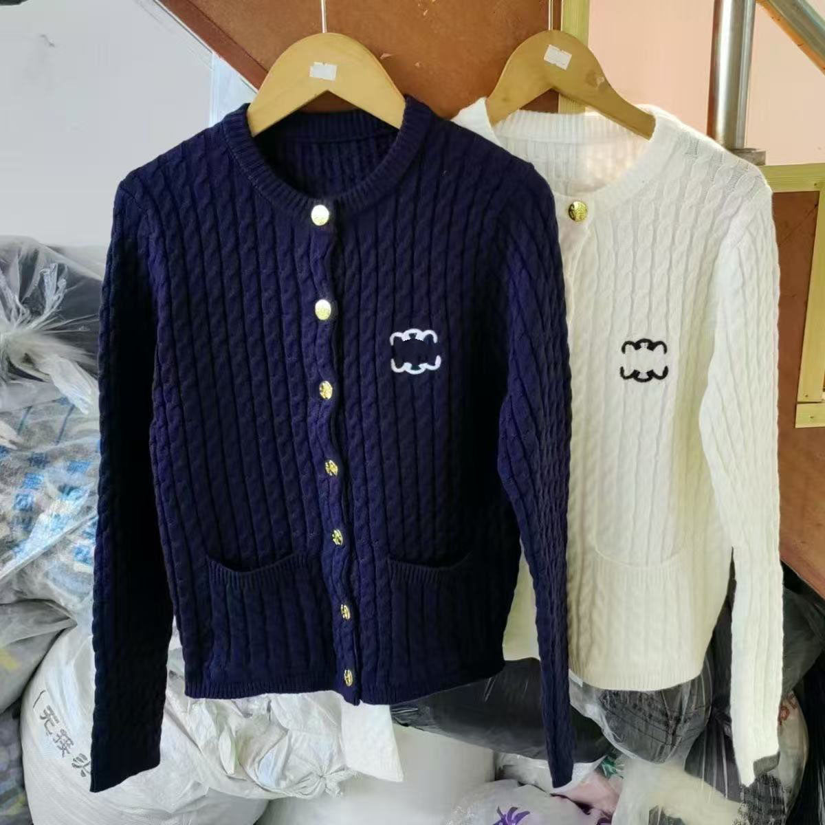 Fall-winter hemp pattern sweater women&#039;s knitted cardigan new long-sleeved embroidered bubble sleeve jacket with wild short coat.