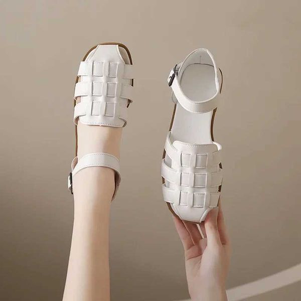 2024 High Quality Womens Shoes Closed Toe Womens Sandals Summer Casual Sandals Women Buckle Strap Cover Heel Rome Ladies Shoes CL240806