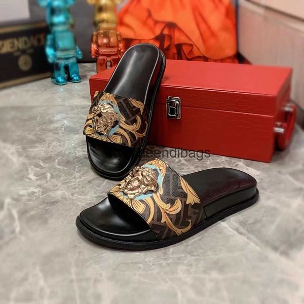 Sandálias de Slippers Mens e Mulheres 2025 Summer Metal Beauty Brown Slippers Casais Estilo H241218
