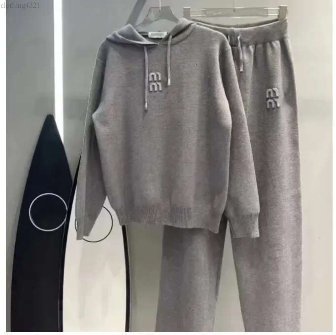 Womens Tracksuits 25 Autumn Winter Designer New Letter Emed Hot Dia Knitted Loose Casual Hoodie Base Sweater Set 4 Colors