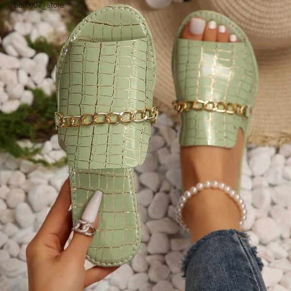 Sandálias 2024 Verão Novo Corrente de metal dourado Peep Toe Slippers Womens Womens Flip Flip Flop Sandals femininos Sapatos Trend Shoes L24