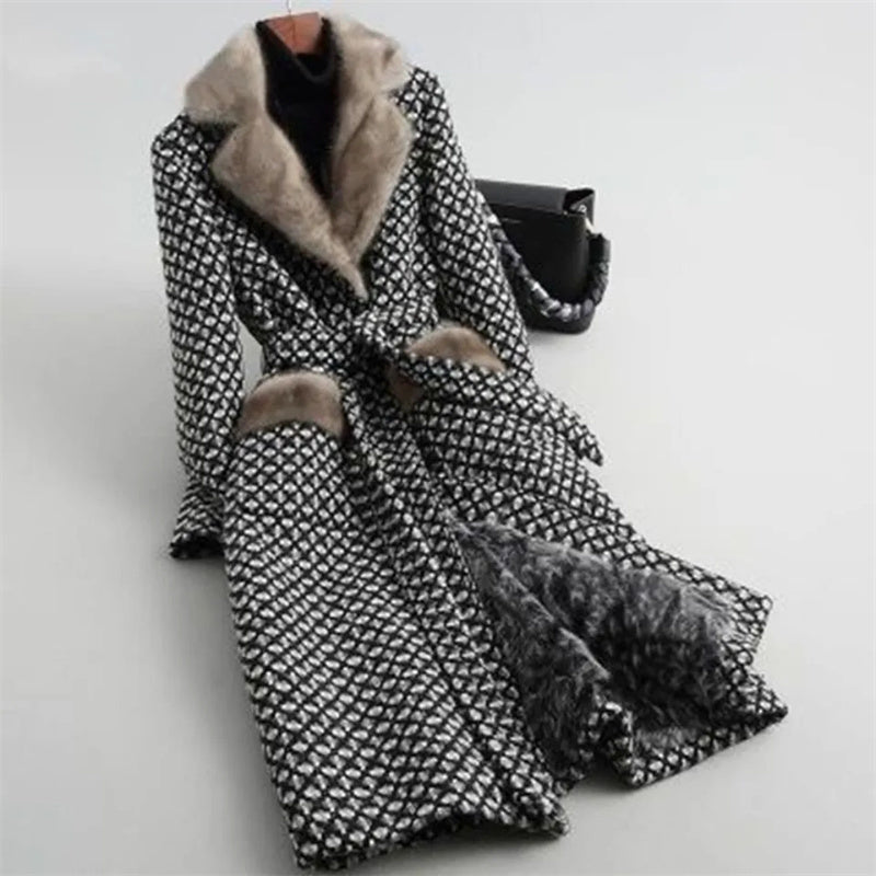 2025 Winter New Ladies High Quality Plaid Tweed With Veet Padded Warm Long Sleeve Imitation Mink Fur Collar Woolen Coat Female