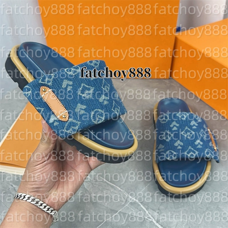 Designer Slippers Slides Pool Pillow Men Sandals Women Platform Slipper Classic Brand Summer Beach Scuffs Flat Comfort Mule Denim Embossed Slide Sof