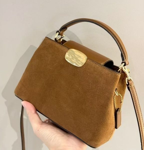 Suede Eliza Shoulder Bag Luxury Designer Golden Hardware Crossbody Bag Inside Zip Multifunction Pockets Handbag Women Shopping Tote Bag Purs