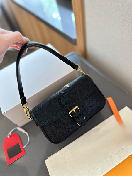 baguette Messenger Designer bag for Woman purse and handbag mens sling belt Clutch Crossbody Tote Leather wallet on chain Shoulder Bags