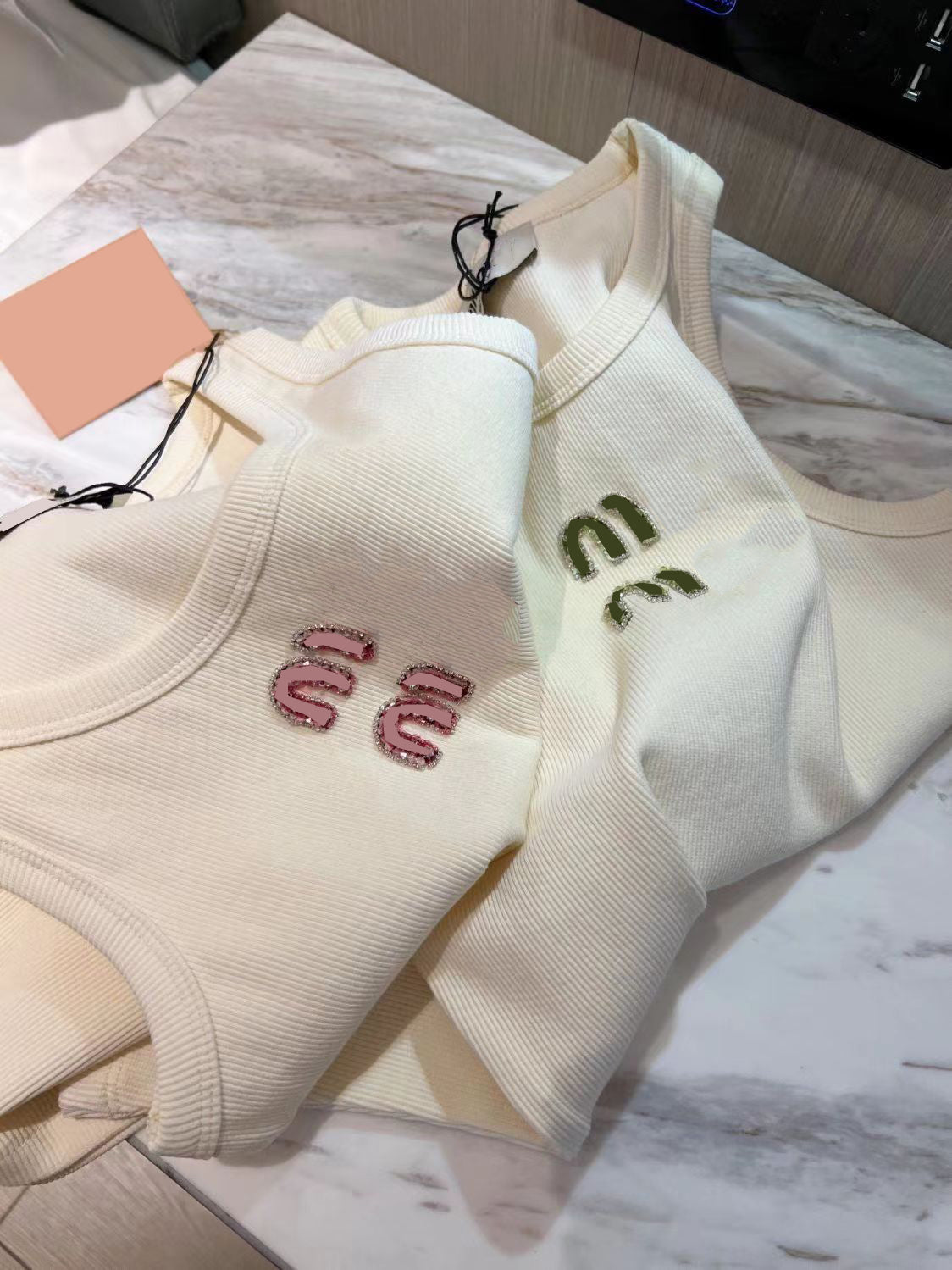 Woman Designer Vests Tshirts Summer Womens T Shirt Tanks Diamond Embroidery T-Shirts Printed Tees Tops Short Outwears Street Round Nexk Shirt Sleeve