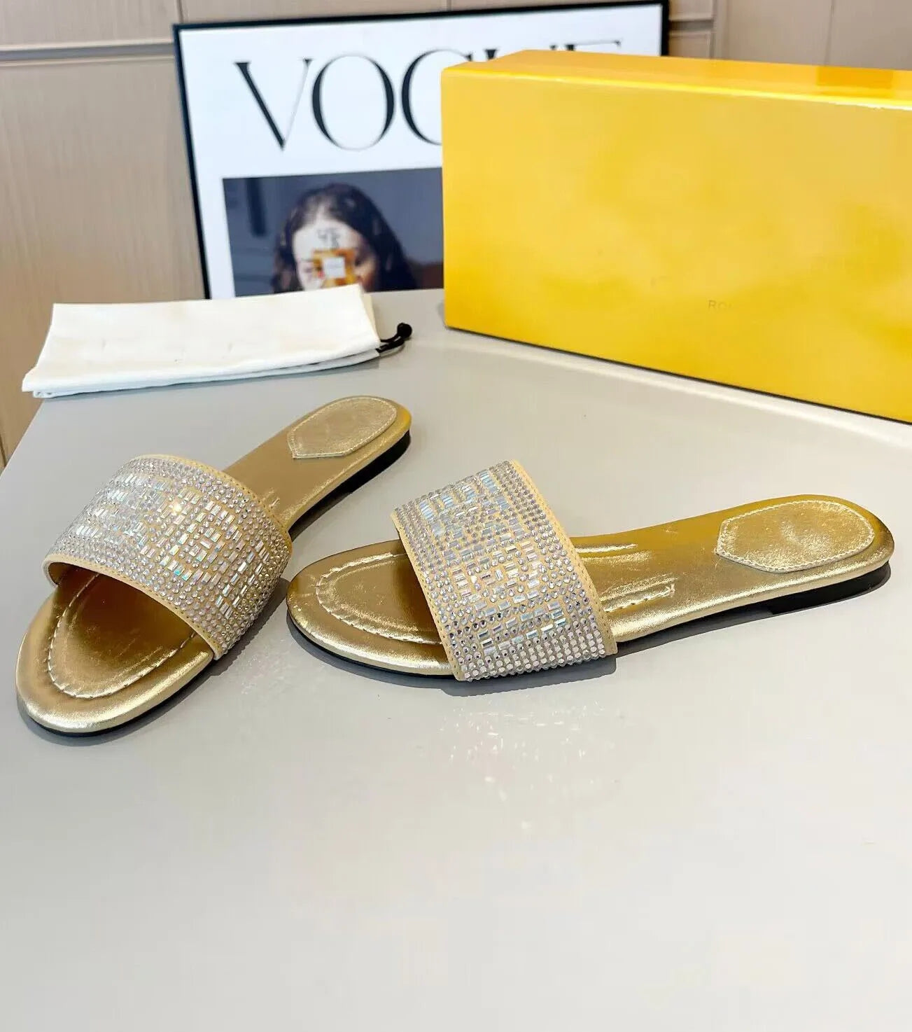 2024 Summer Luxury Signature Women Sandals Shoes Women Slide Wide Band Slides Flats Baguette Crystal Embroidery Party Wedding Slip On Walking