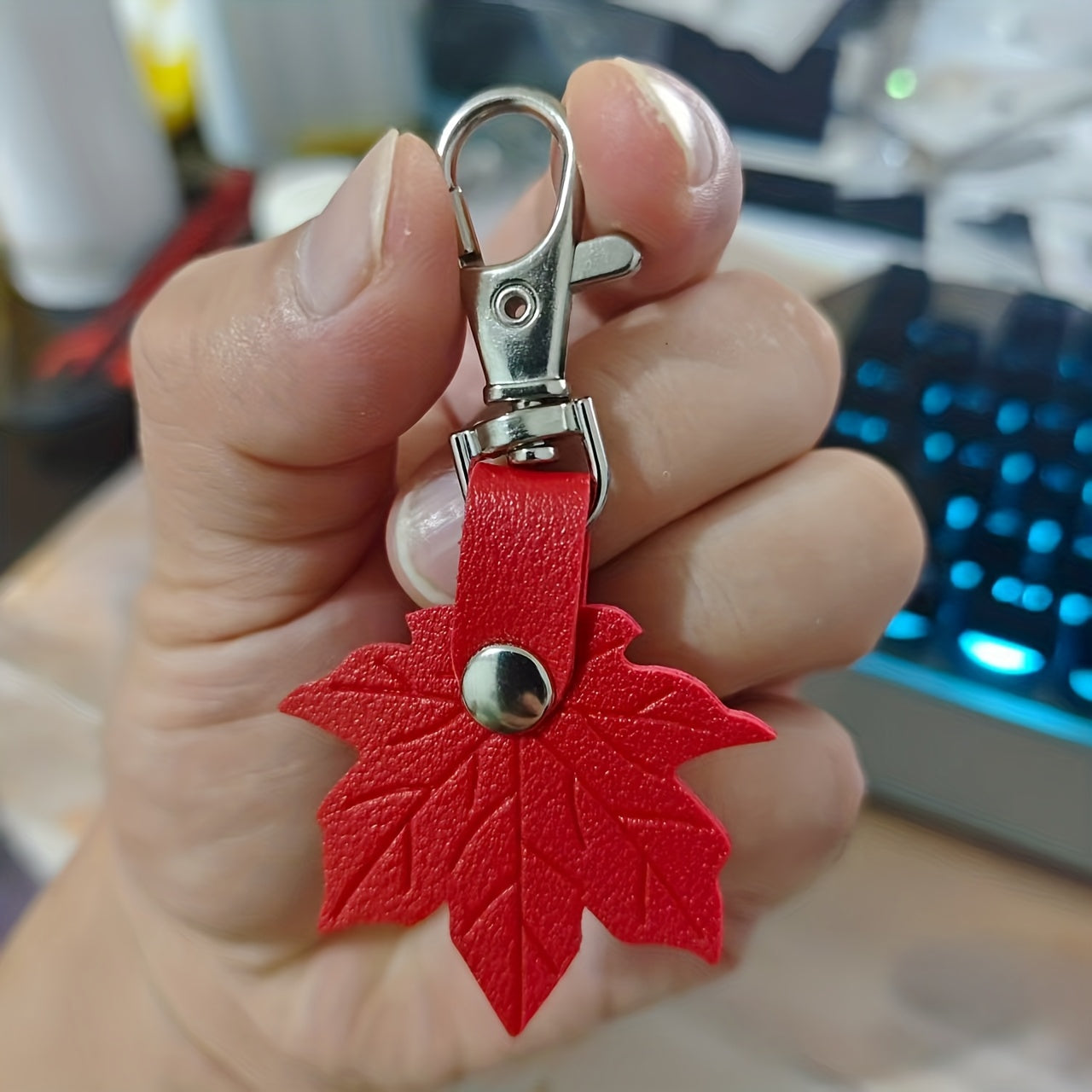TEMU 1pc Vintage Autumn Leaf Keychain - Pu Keyschain With Loop, Red-orange , For Women, Car, Bags, Backpacks - Valentine's, Birthday, Back-to-school