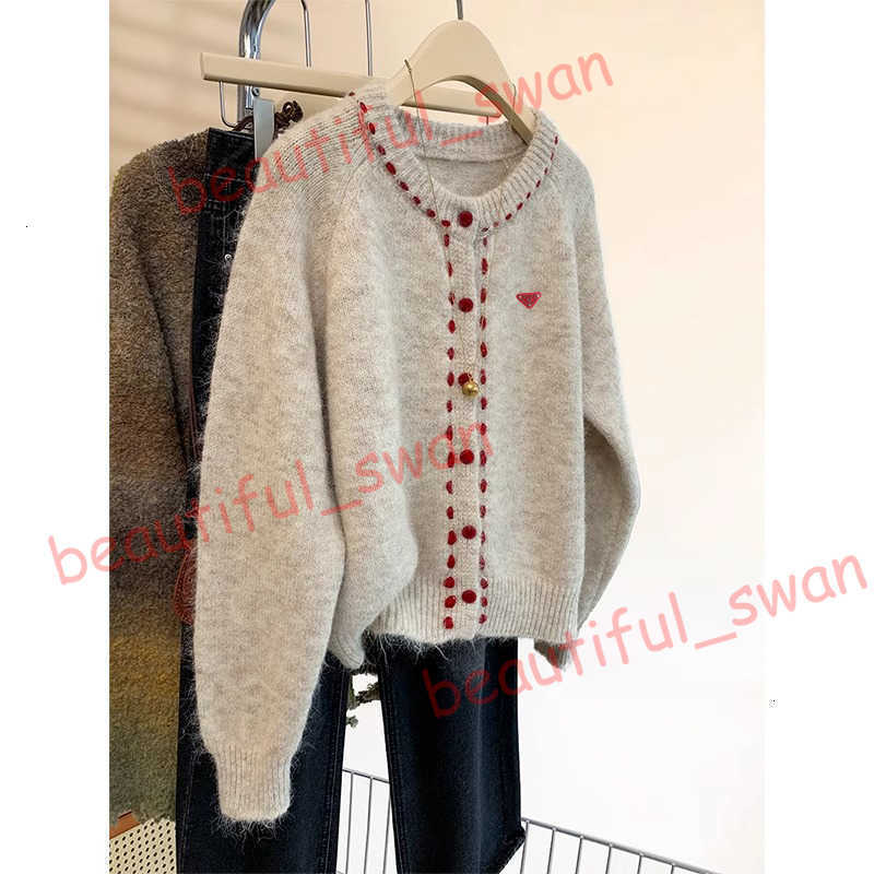 Designer Women&#039;s Sweaters Sweet Soft Round Neck Knitted Cardigan for Women 2025 Autumn New Design Sense Outerwear Lazy Sweater for Women