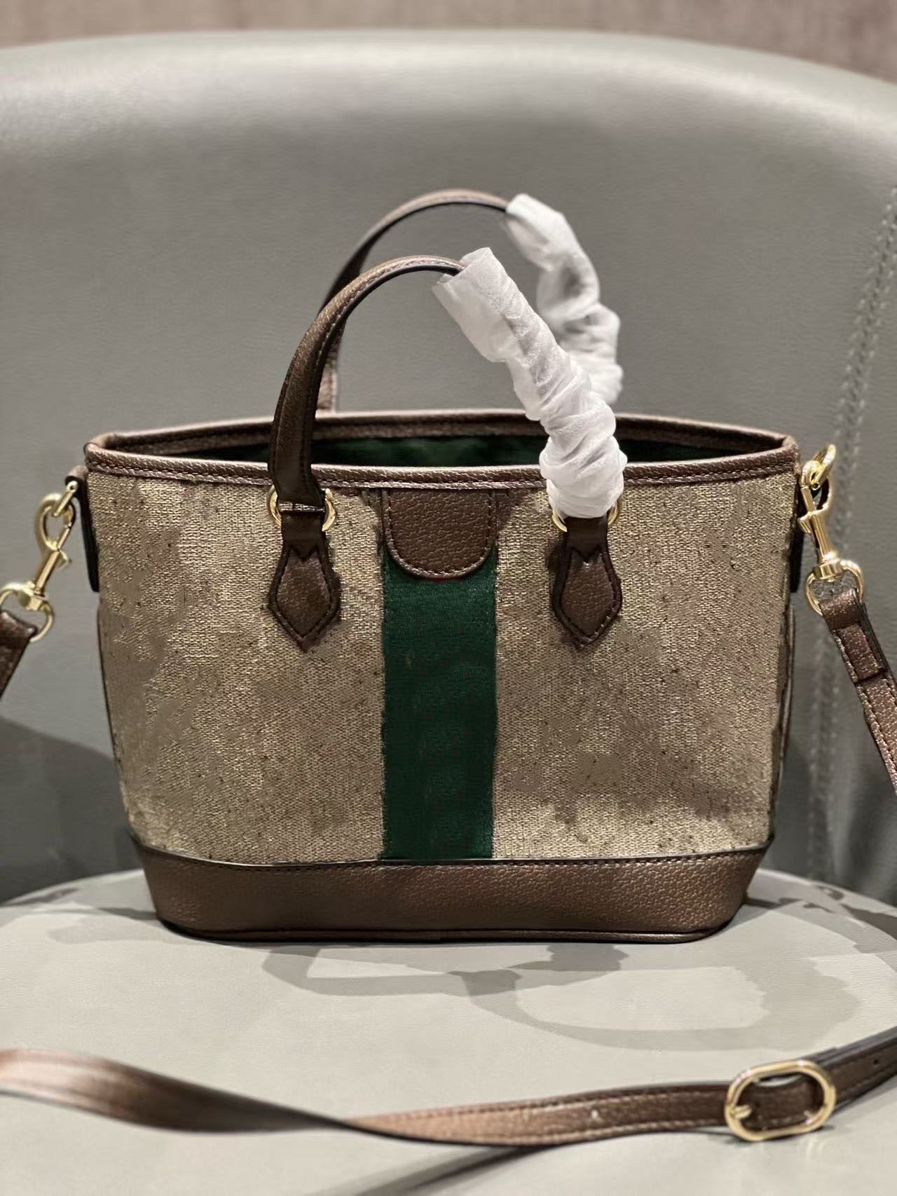 Sophisticated Designer Crossbody-Handbag: Multi-functional Style With Organized Interior