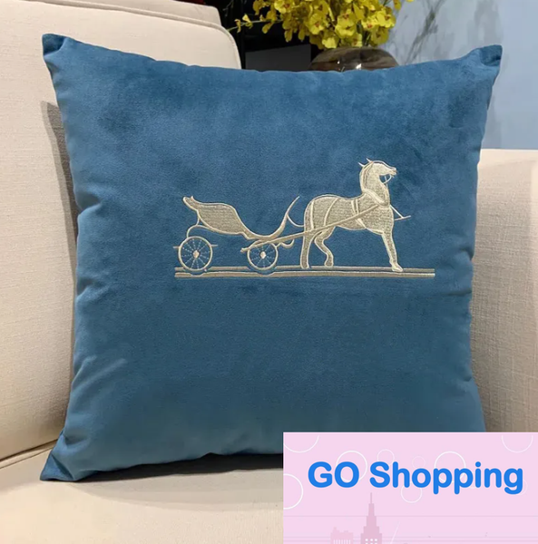 Quatily Decorative Pillow Luxury Brand Cushion Christmas Designer Pillowcase Fashion Throw Cushions Cotton Pillows Covers Case Home Textiles