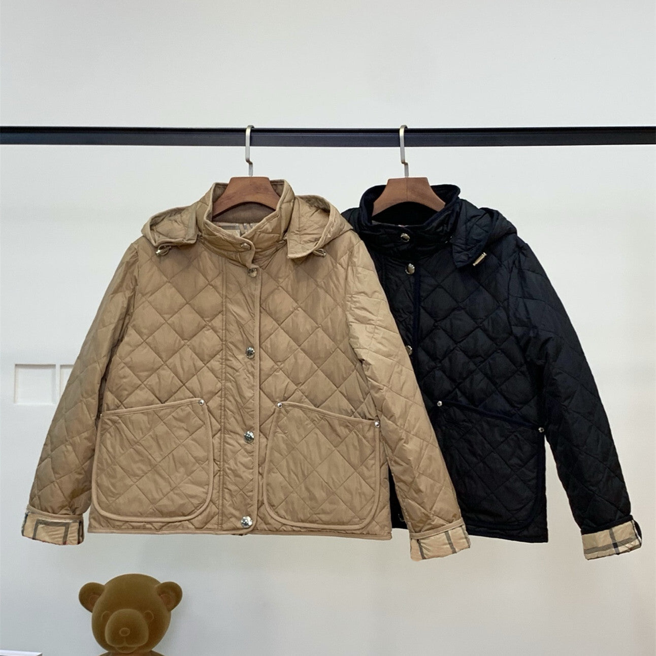 Womens Fashion Down Jacket Lightweight Warm Slim Fit Luxury Elegant Outerwear Natural White Goose Down Filling High Quality Stylish Lattice Design W