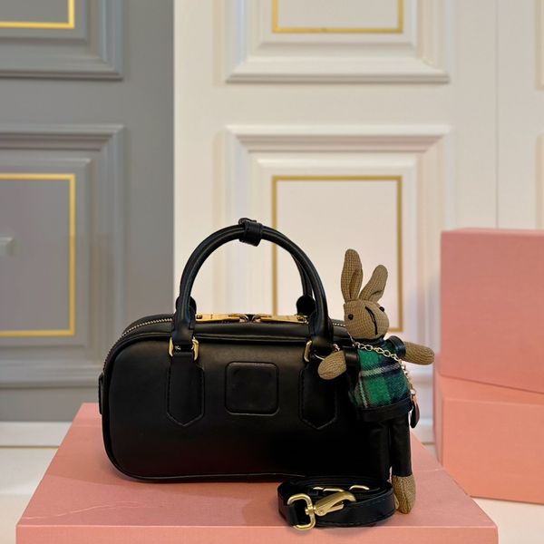 Classic designer handbags, fashionable ladies handbags, luxury series armpit shopping bags, outdoor multi-functional shoulder bag style simp