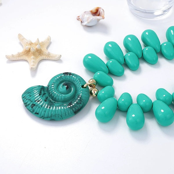 Collares de cuentas con forma de lágrima y colgantes de resina en forma de concha