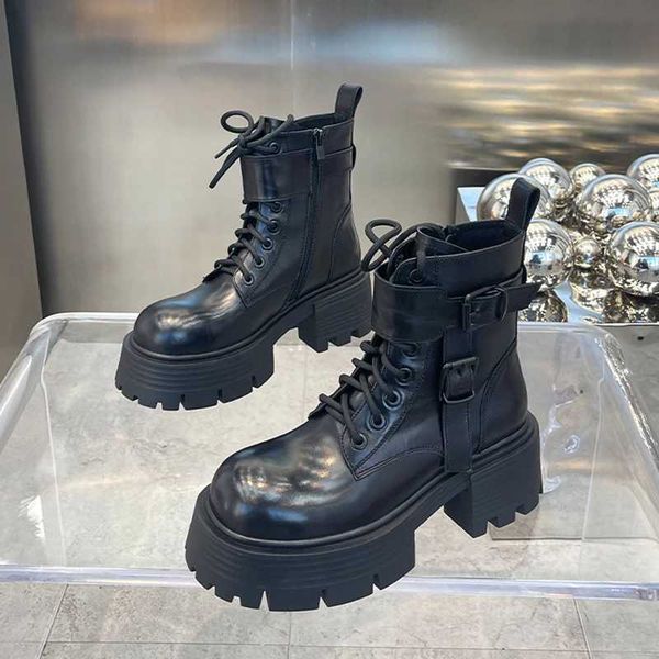 Designer botas de estilo britânico Wen Aumente as botas de motocicleta Fi Lace Up Shoes Autumn Winter Salto grosso Ladies Botas curtas Y2411