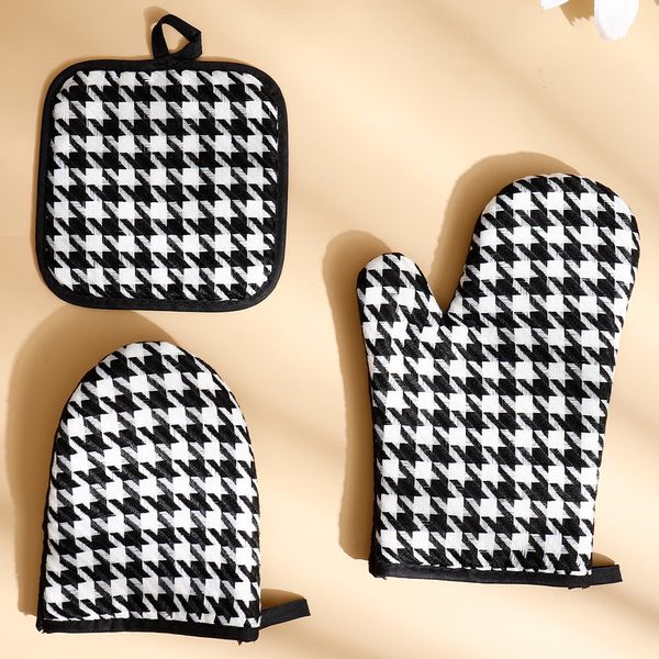Insulated household microwave oven gloves, mat, hand clip, kitchen honeycomb anti scald gloves