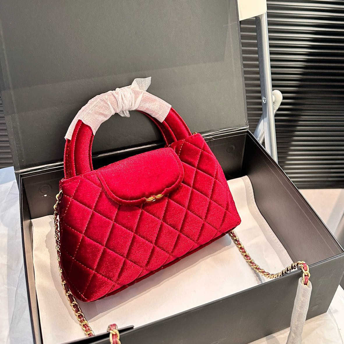 Cosmetic Bags Cases 23K Luxury Handbag Designer Womens Shoulder Bag Velour Diamond Gold Hardware Metal buckle detachable Matelasse chain Bag Fashion