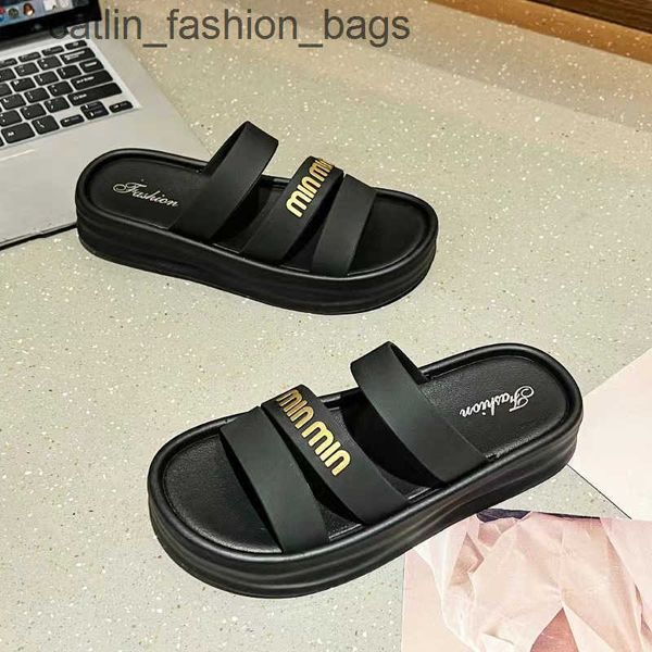 Slippers 2024 Summer New Thick Bottom One Word Womens for Outdressing Fashion Korean version Pine Cake Heel Shoes Letter Beach Sandals H2412