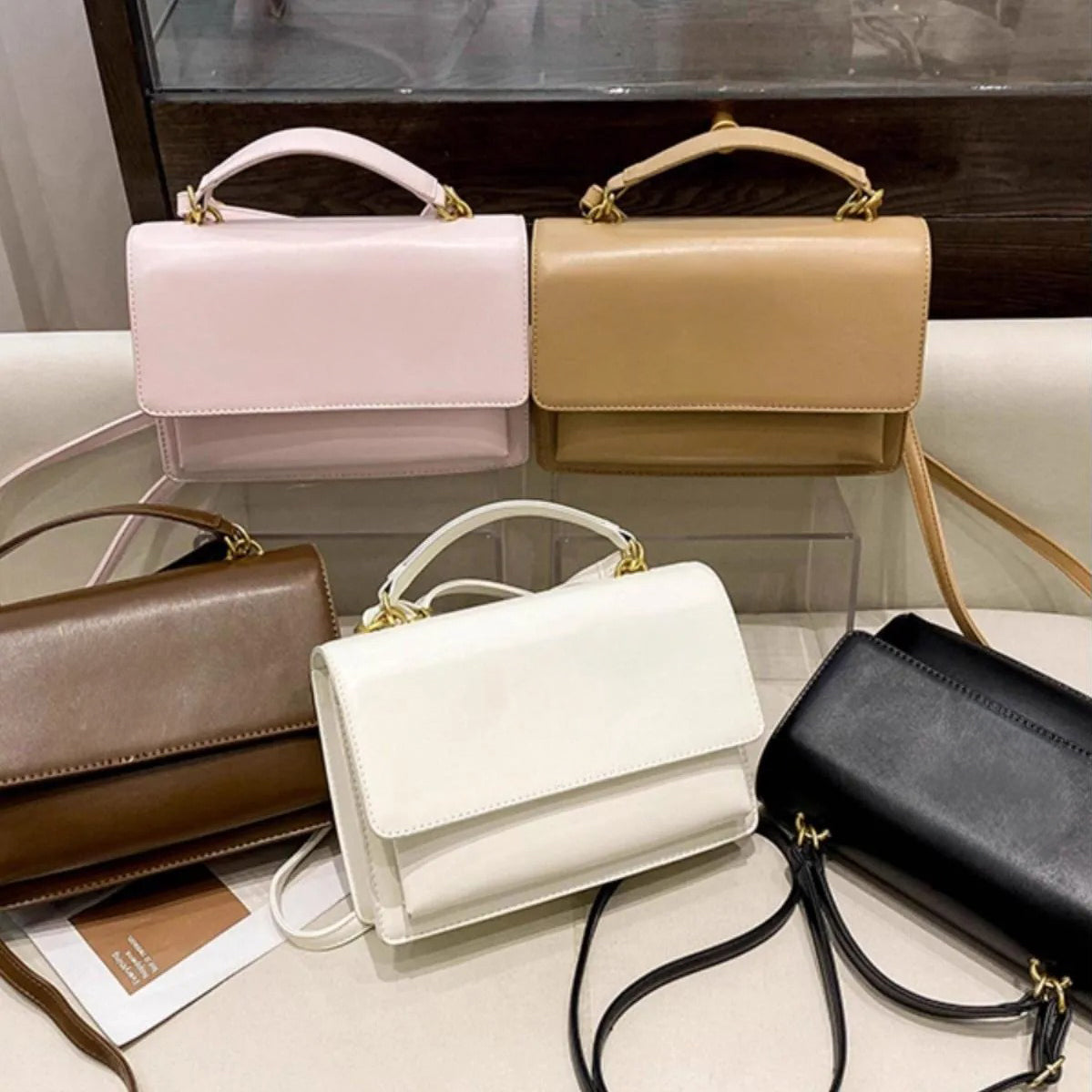 Designer luxury messenger bag, high-quality shoulder bag, women&#039;s small square bag, elegant handbag, suitable for daily commuting use