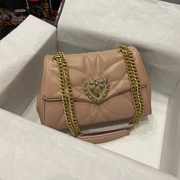 Heart Crossbody Bag Designer Evening Bag Shoulder Bag 10A Mirror Qualit Chain Party Flap Bag With Box D28