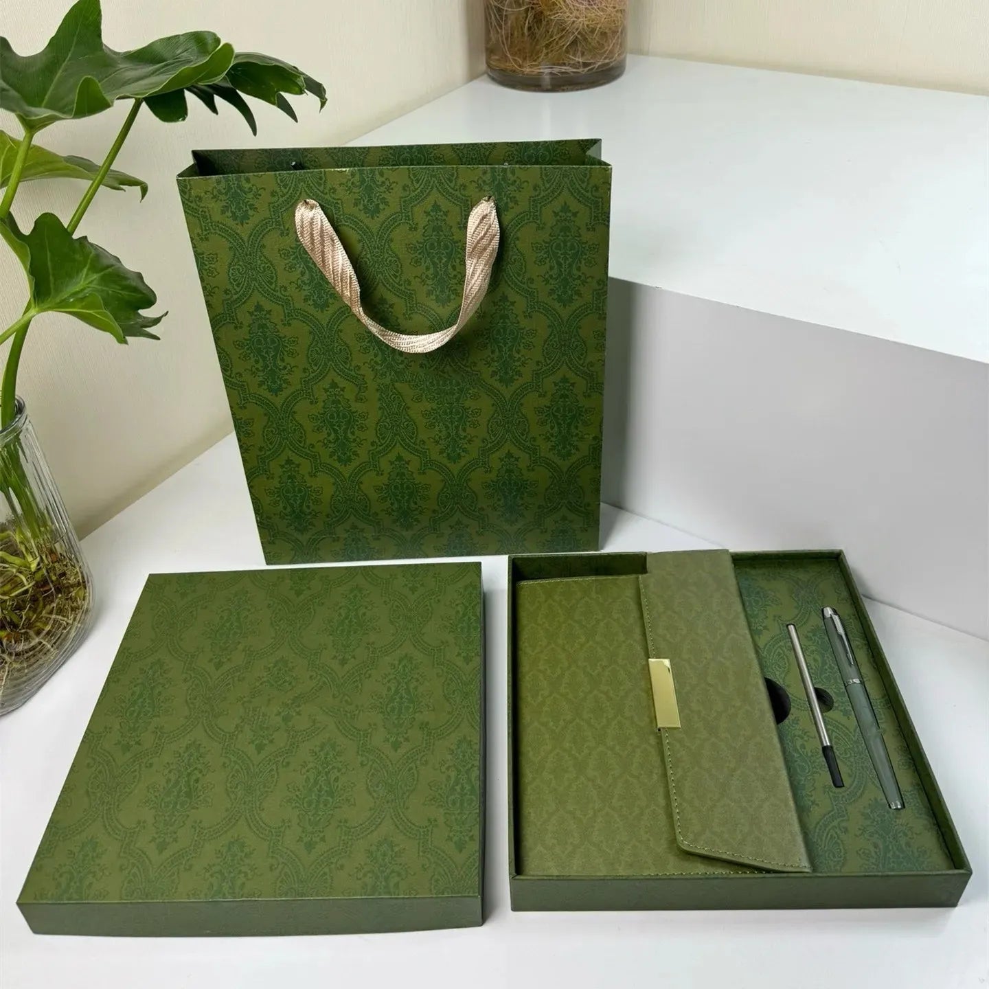 Designer gift set Classic letter printed green notebook+pen+refill combination gift box Teacher&#039;s Day, Valentine&#039;s Day gift with packaging