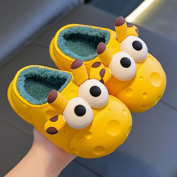 Winter children&#039;s cotton slippers with cartoon warmth and plush for boys and girls, suitable for infants aged 1-3 years old, with water
