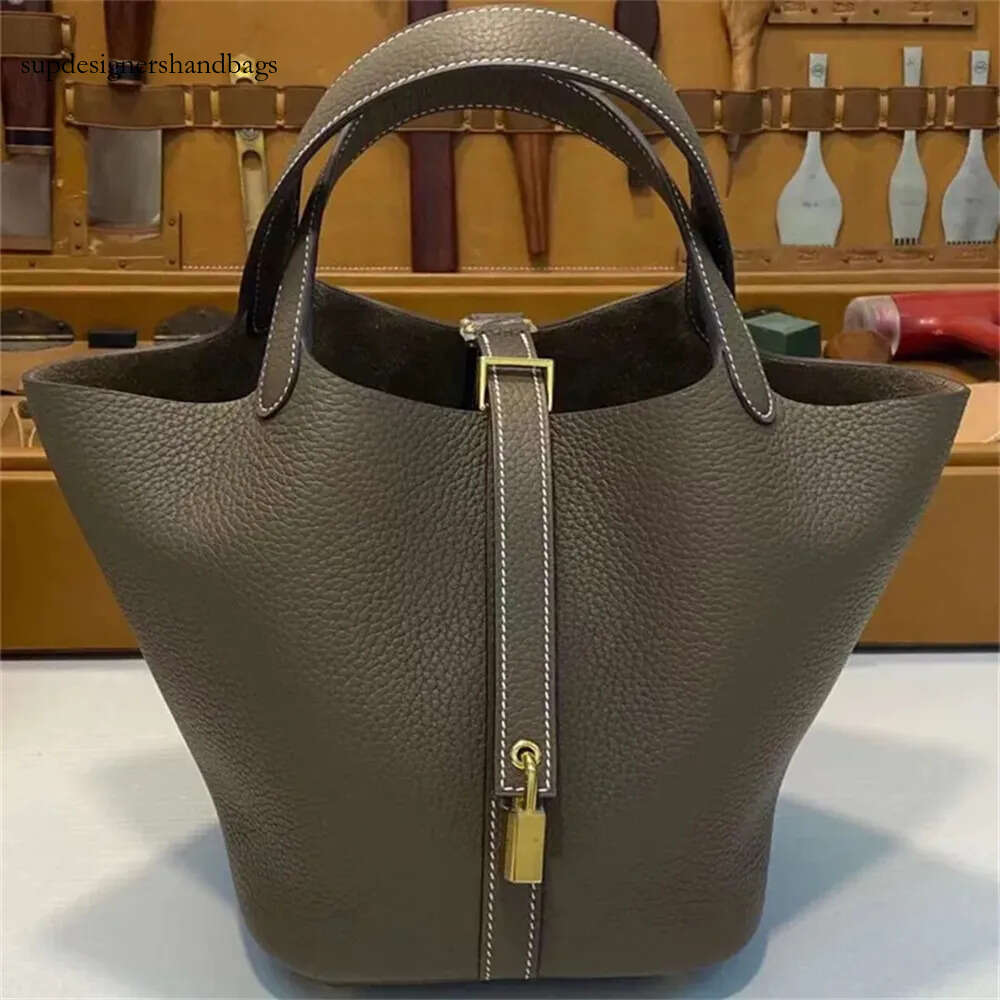 10A Retro Mirror Quality Designers New Leather Women&#039;s Bags Handmade Waxed Thread Shoulder Ing Bucket Shopping Bag Classic Fashion British