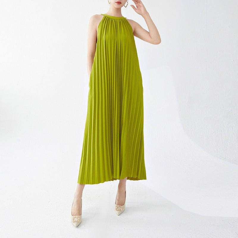 (134) New Solid Color Halter Neck Off-shoulder Dress Loose Pleated Temperament Big Swing Skirt