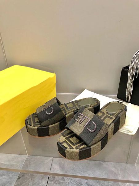 Retro women&#039;s thick soled striped slippers with patchwork sandals, fashionable wide toe anti slip slippers, summer beach luxury herring