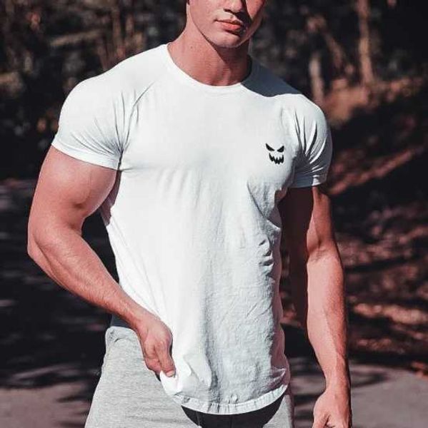 Camiseta muscular masculina camiseta de algodão camisa de fitness de cintura curta bainha curva slim t-shirt m250108