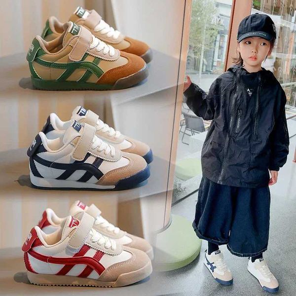 Sneakers Childrens Skateboarding Shoes Summer Sports Shoes Lightweight Soft Boys and Girls Baby Running Shoes Four Seasons Model Red Childre