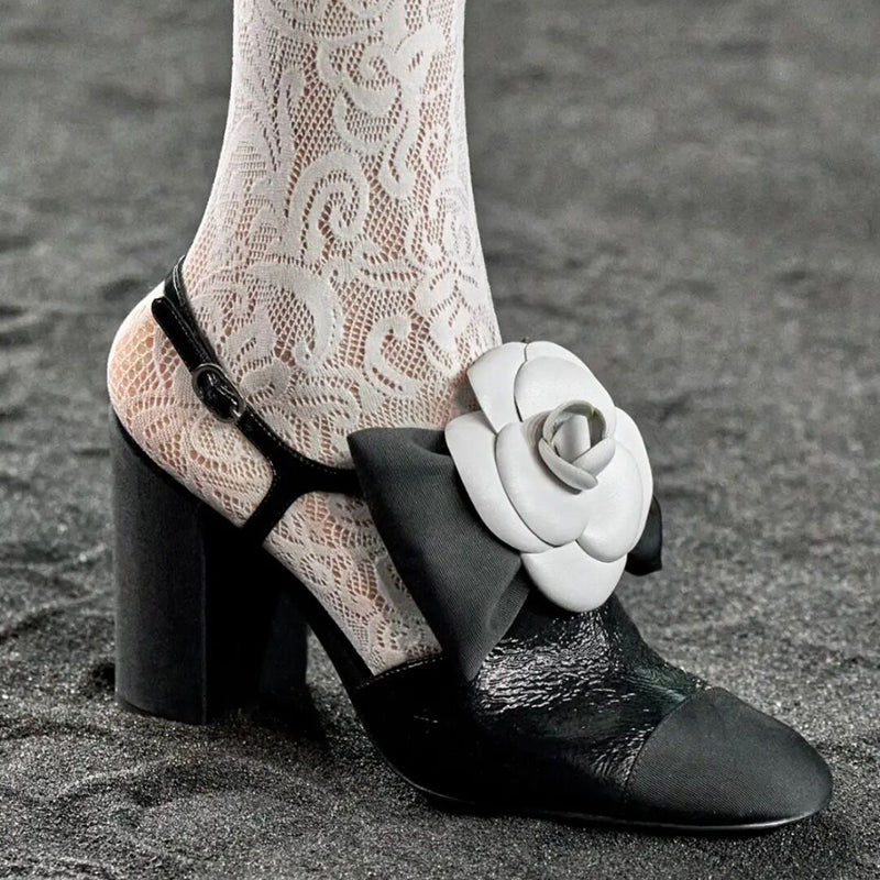 Camellia And Bow-Knot Detail Round Toe Hollow Block Heels Sandals Patchwork Sgback Buckle Designer Women&#039;s Pumps Party Summer