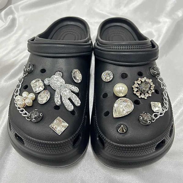 Slippers Hot Trendy Rhinestone Shoe Charms Designer DIY Quality Women Shoes for JIBS Chain Clogs Buckle Kids boys girls Gifts H240701