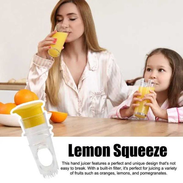 Juicers Lemon Juicer Squeezer Portable Hand Citrus Juicer Built-In Filter Manual Fruit Squeezer Screw Top Juice Squeezer For Camping J241114