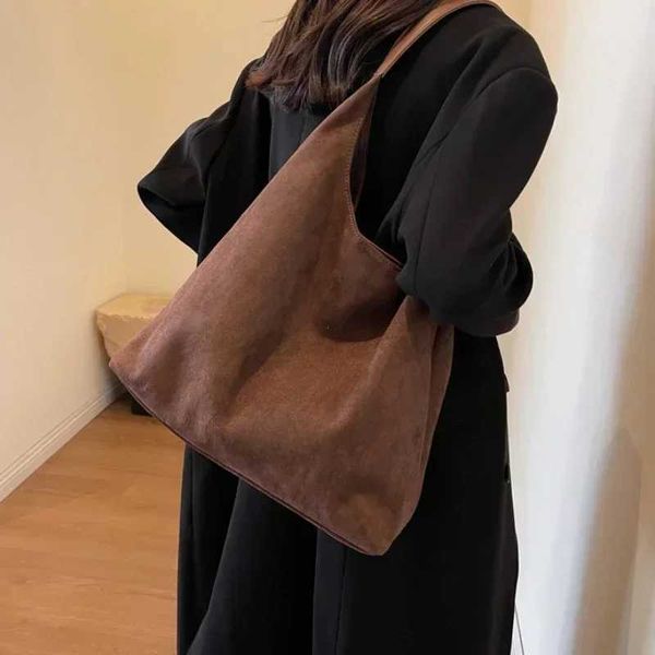 Autumn and Winter Vintage Womens Bag Large Capacity Suede Shoulder Bag Solid Color Simple Casual Commuter Bag Retro HandbagsC250120
