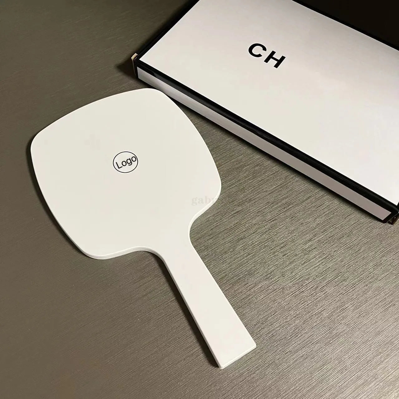 2024 new Designer holding makeup mirror black and white classic logo mirror women&#039;s travel portable small essential makeup mirror in bag