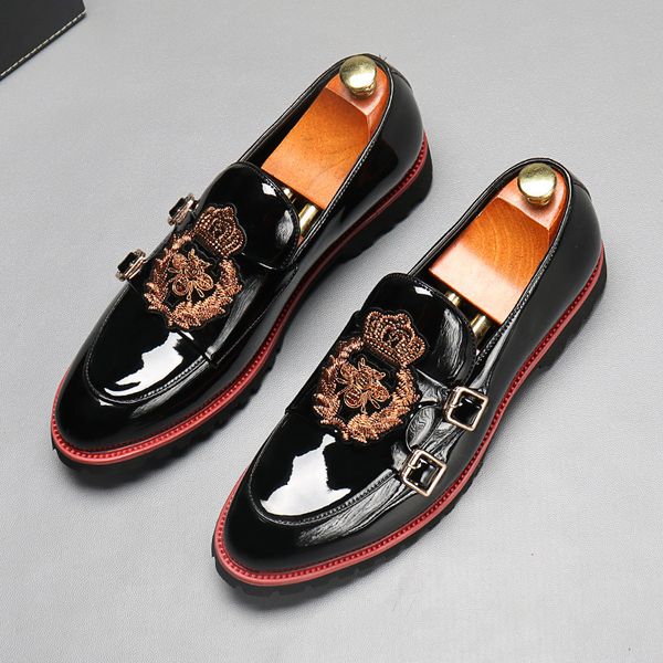 Moda de couro casual masculino Bordado de bordados homens homens britânico Monk Shoes Mens Slip-On Outdoor Flats