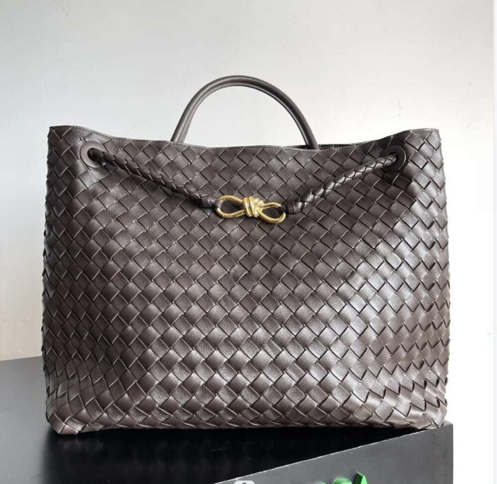 Luxury 2024 andiamo tote nappa weaving drawtring large Crobody bag Soft heepkin Work Shoulder deigner 10A buckle Deigner intrecciato handbag backpac