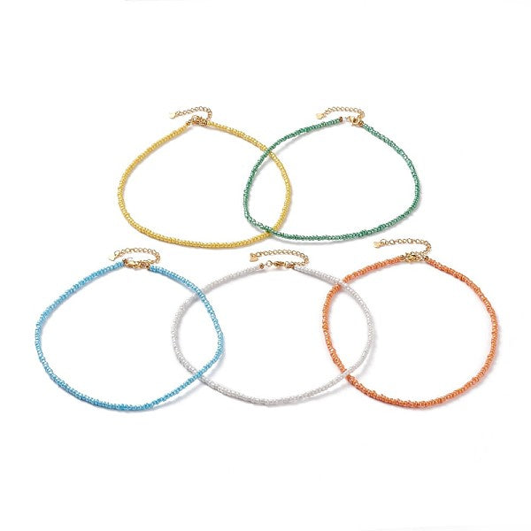 Collares redondos de vidrio con cuentas de semillas