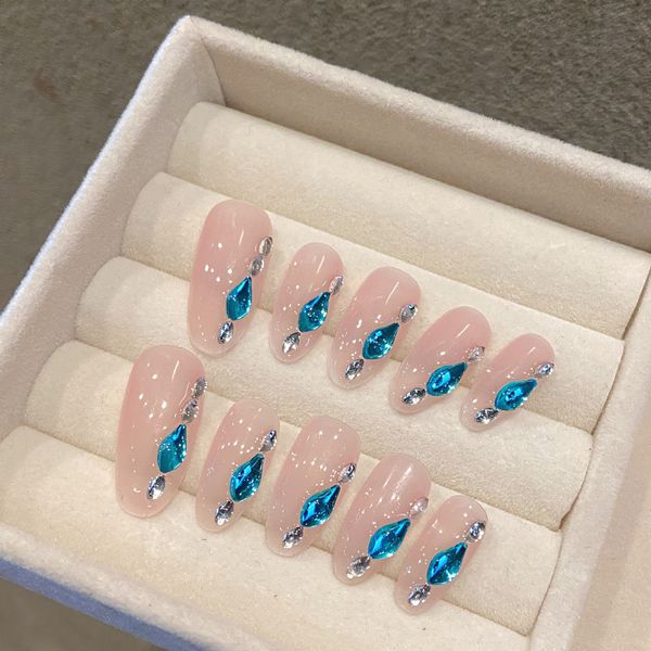 Nail art is simple, transparent, and handmade, presenting white nails with an elegant and fashionable appearance as accessories