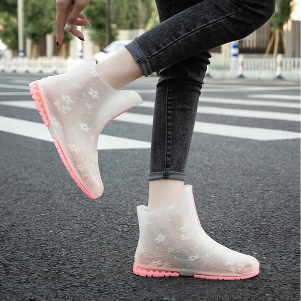 Botas de borracha transparentes Mulheres Rain Sapatos de trabalho à prova d'água Galoshes Woman Moda Moda Rain Slowing Pesca On Slip Kitchen