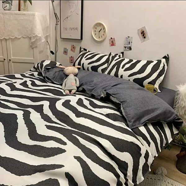 3 Zebra printed down duvet covers Polter bedding set black and white skin wardrobe cover with 2 zippered ties at the hem Y241231
