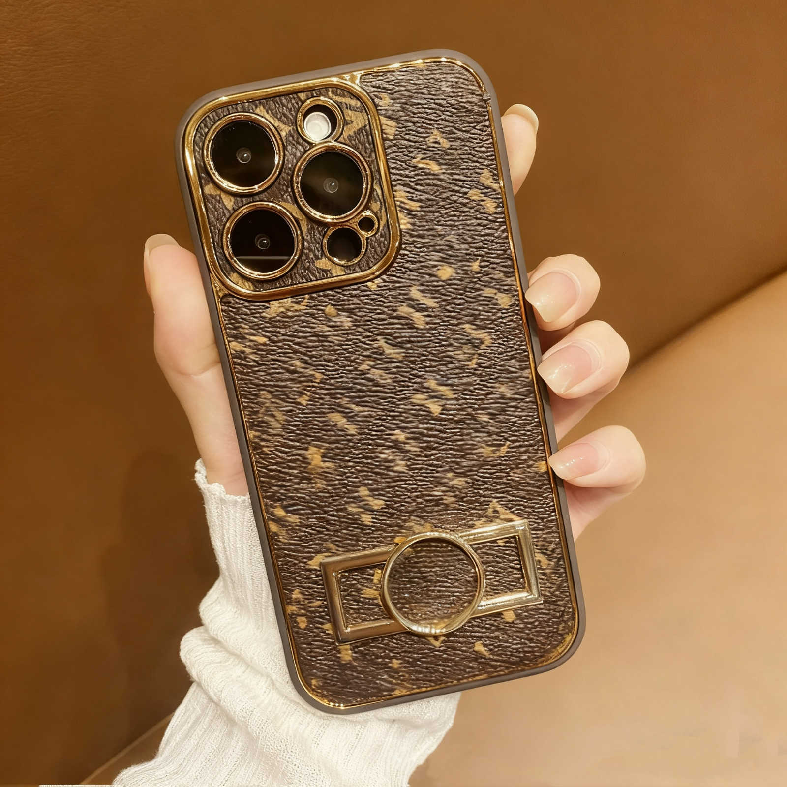 Customized electroplated design for trendy phone cases. Suitable for 15promax mobile phone shells. Complete protection against drops. Apple 14 luxur