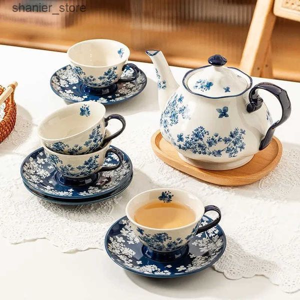 Coffee Tea Sets British style ceramic coffee cup and sauce set retro exquisite afternoon tea cup teapot set tea set gift box L240910