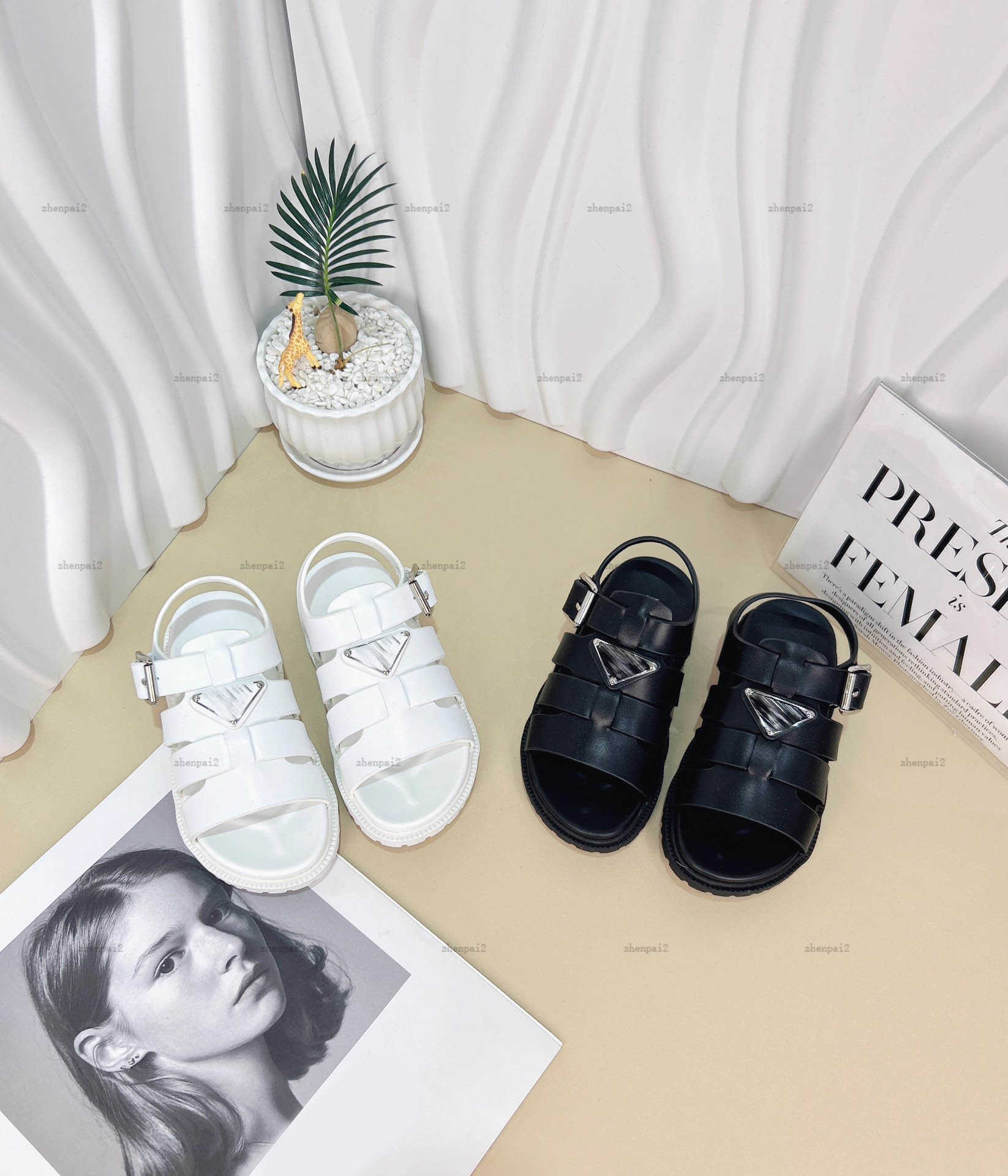 Luxury baby Sandals Geometric logo decoration Kids Slippers Cost Price Size 26-35 Including box Two color optional Child shoes