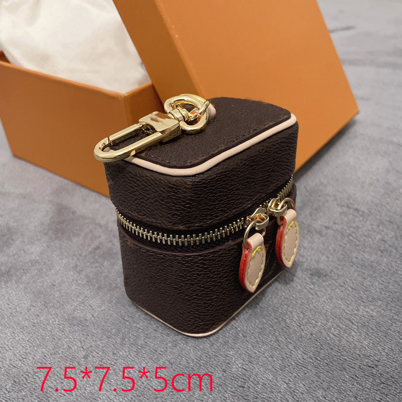 Keychain for Headphone Bag Lipstick Bag Model Key Chains & Ring Holder Presbyopia Designer Letter Keychains For Porte Clef Gift Men Women Car Bag Pe