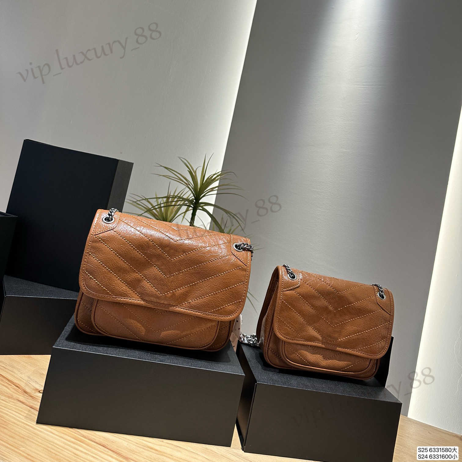 Oil wax cowhide NIKI Shopping Bag Evening Bags Explosive oil wax tire cowhide burst crack single shoulder BAG chain bag European classic messenger b